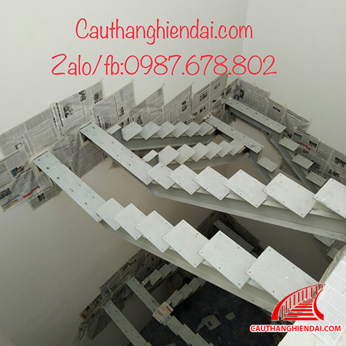 Cầu thang xương cá-2020-11 class=