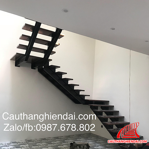 Cầu thang xương cá-2020-12 class=