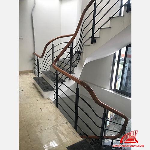 Cầu thang suốt sắt 10