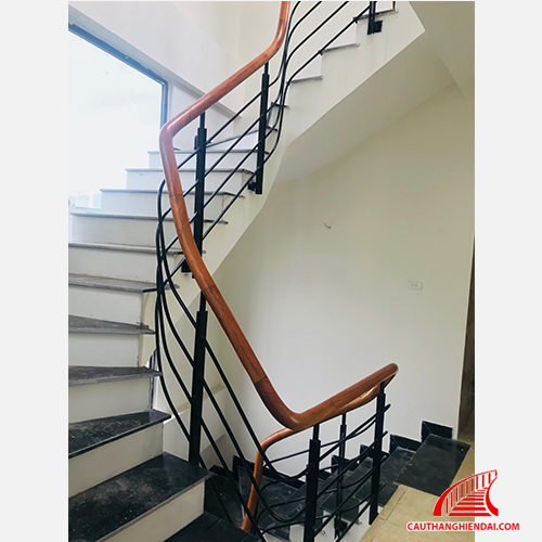 Cầu thang suốt sắt 11