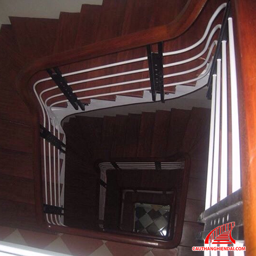 Cầu thang suốt sắt 05